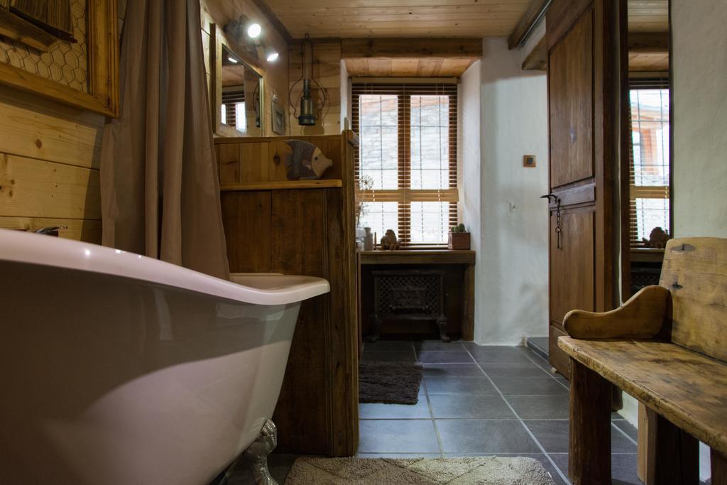 Bed and Breakfast Chalet Bois D'Antan Сент-Фуа-Тарентез Номер фото