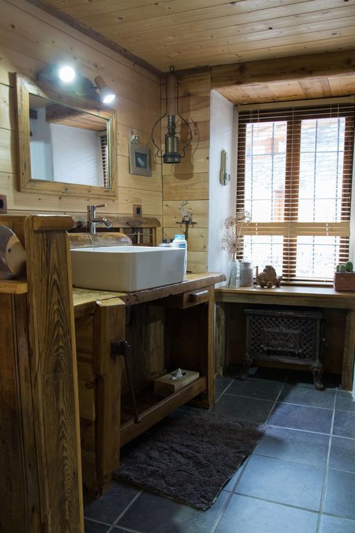 Bed and Breakfast Chalet Bois D'Antan Сент-Фуа-Тарентез Номер фото