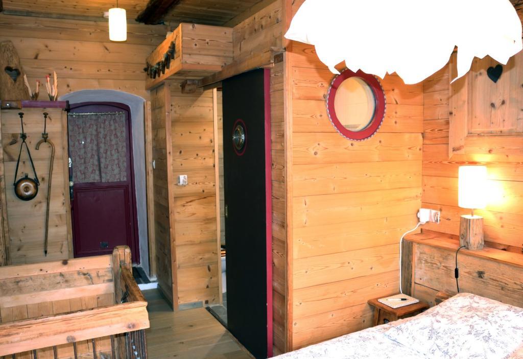 Bed and Breakfast Chalet Bois D'Antan Сент-Фуа-Тарентез Экстерьер фото